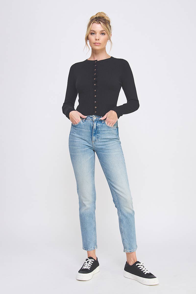 Woman wearing a black long-sleeve viscose cardigan top and light blue jeans