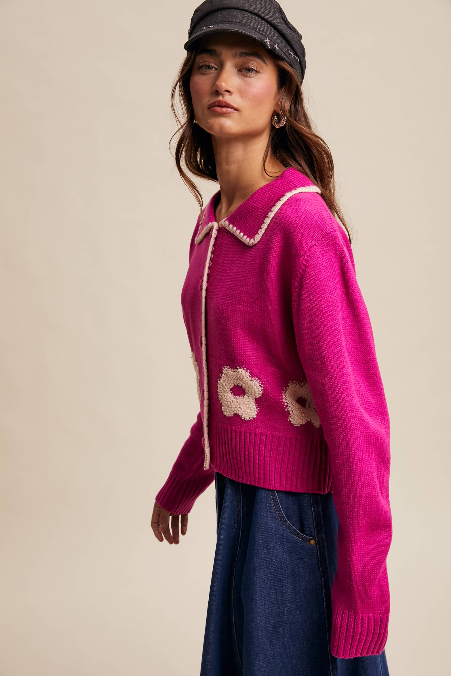 Women’s floral collar knit cardigan with button-front design, soft textured fabric, and contrast flower-patterned collar — stylish layering sweater for everyday wear.