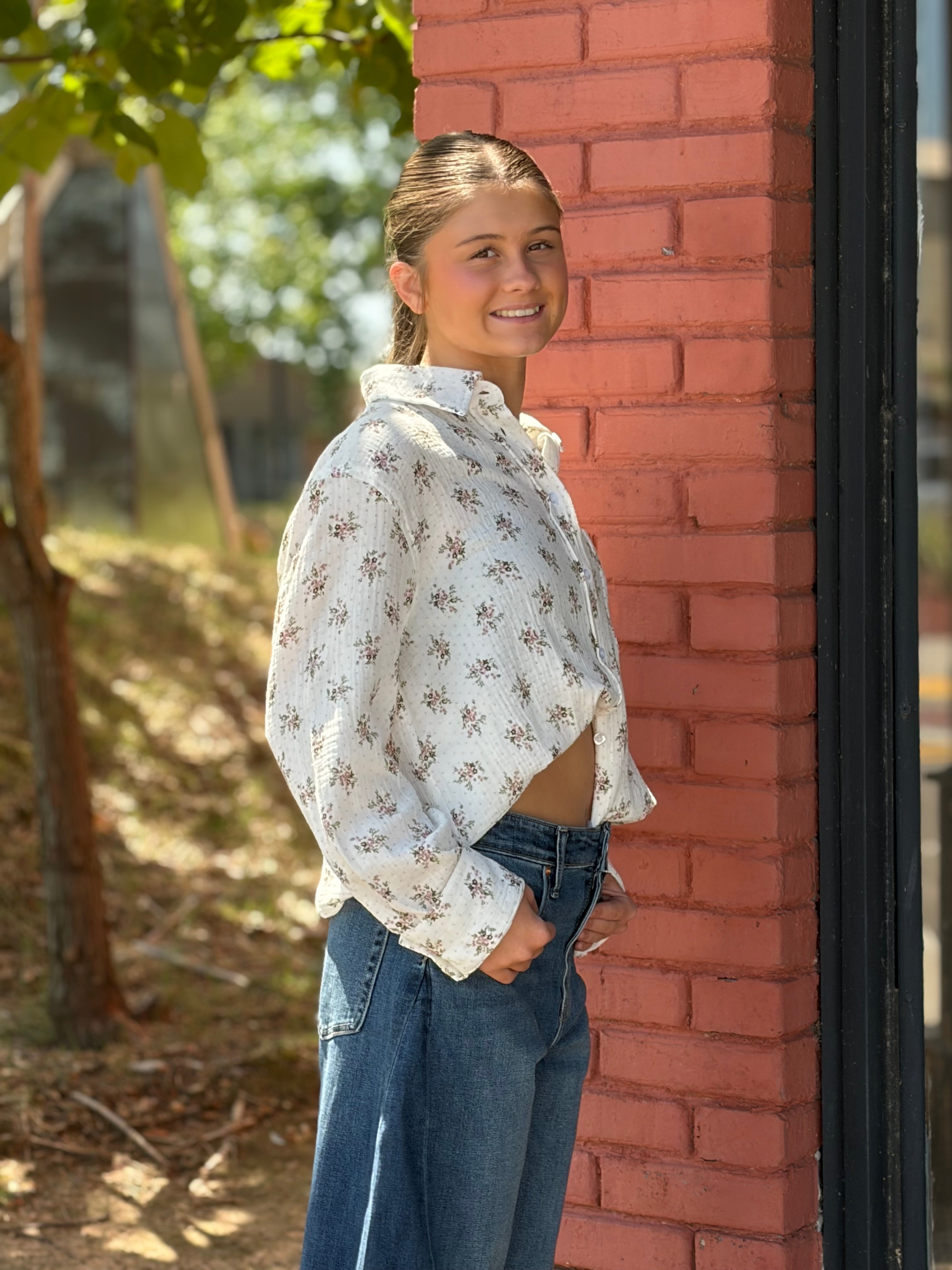 Side view showing airy fabric and relaxed fit