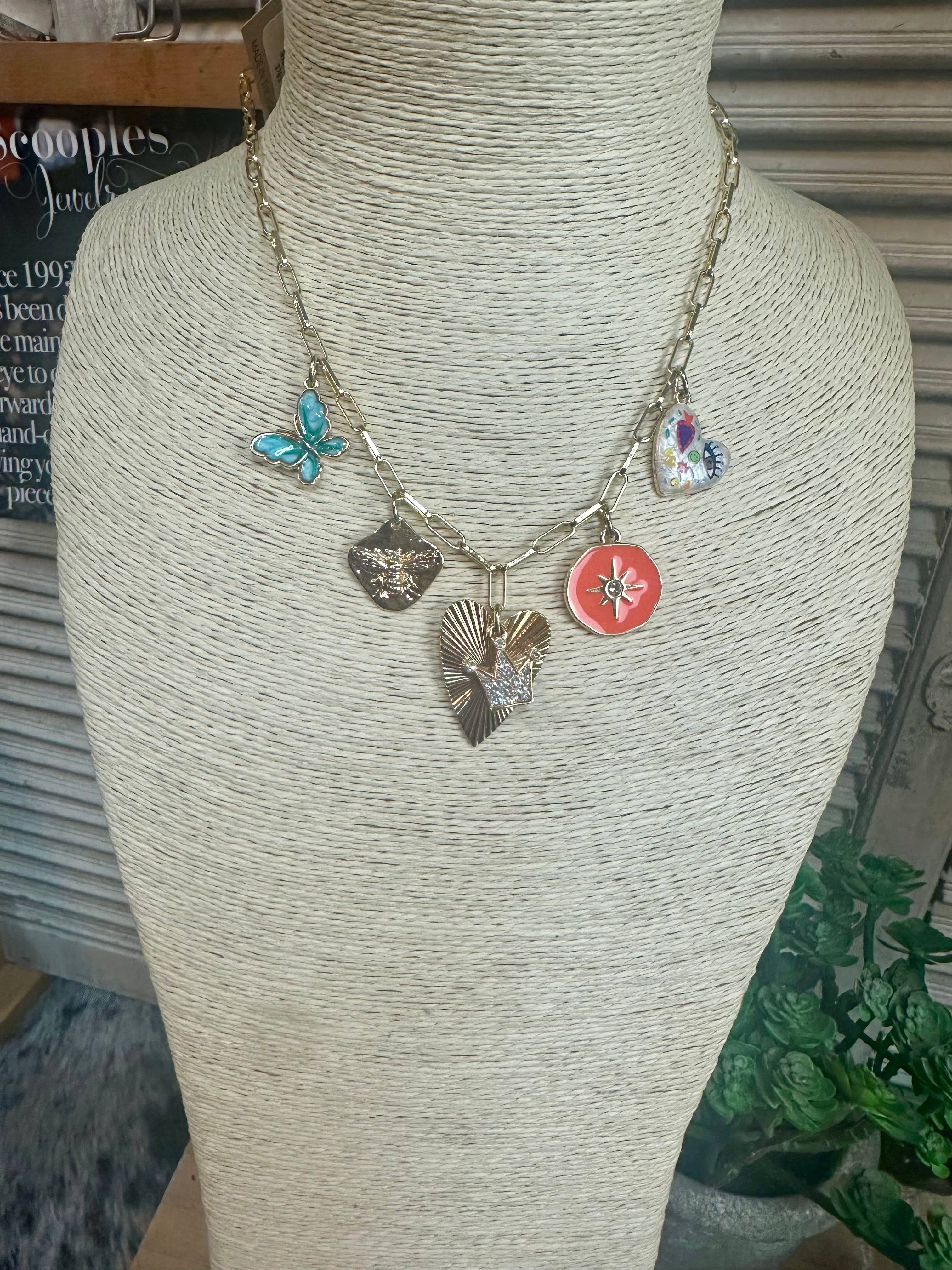 Bright Queen of Hearts - Necklace