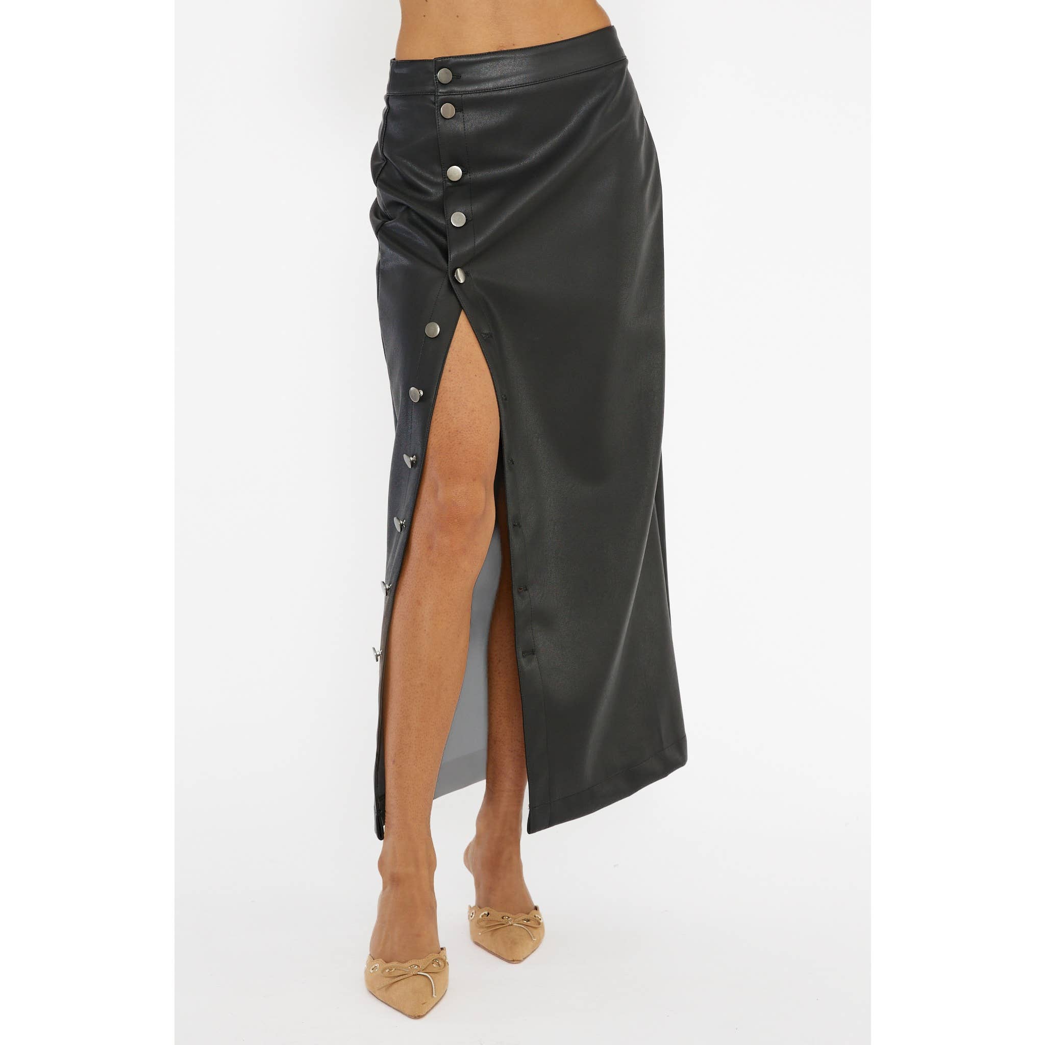 Black faux leather maxi skirt with snap-button high slit