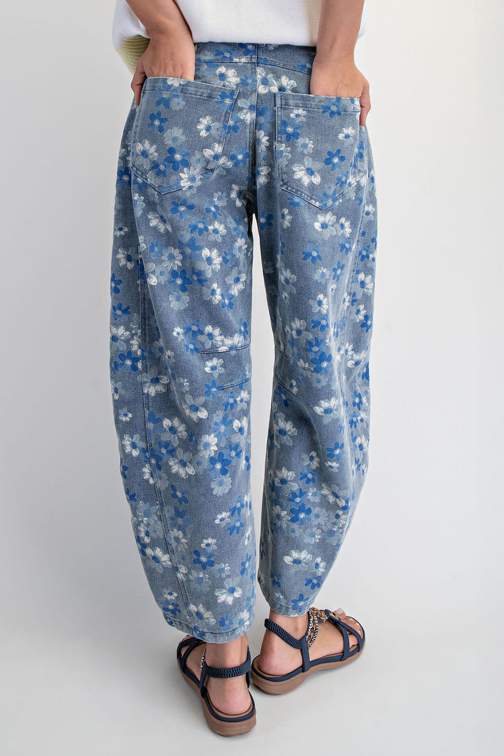 GOOD LUCK FLORAL PRINTED BARREL JEANS