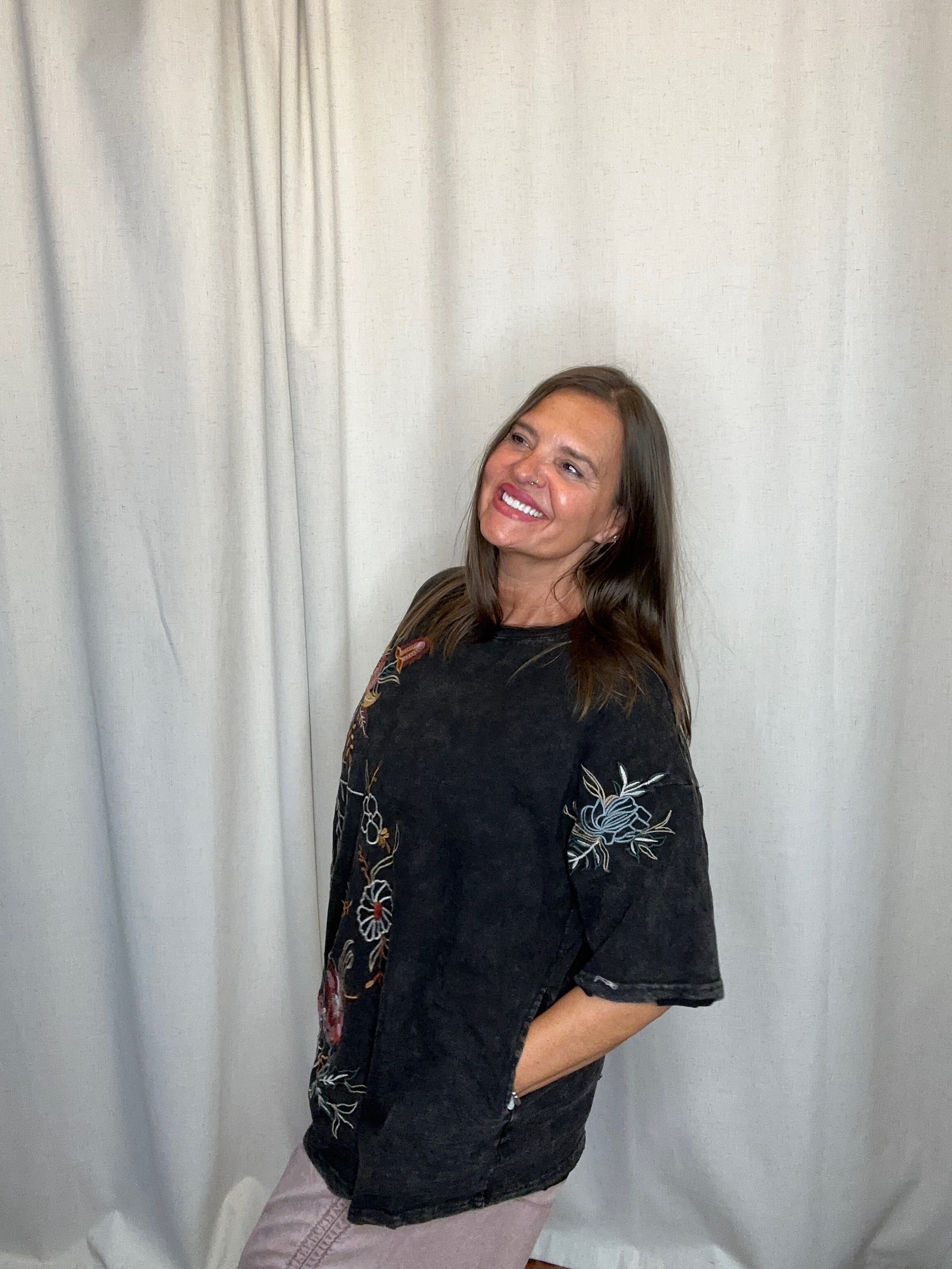 Mineral Washed Embroidered Tee – Black