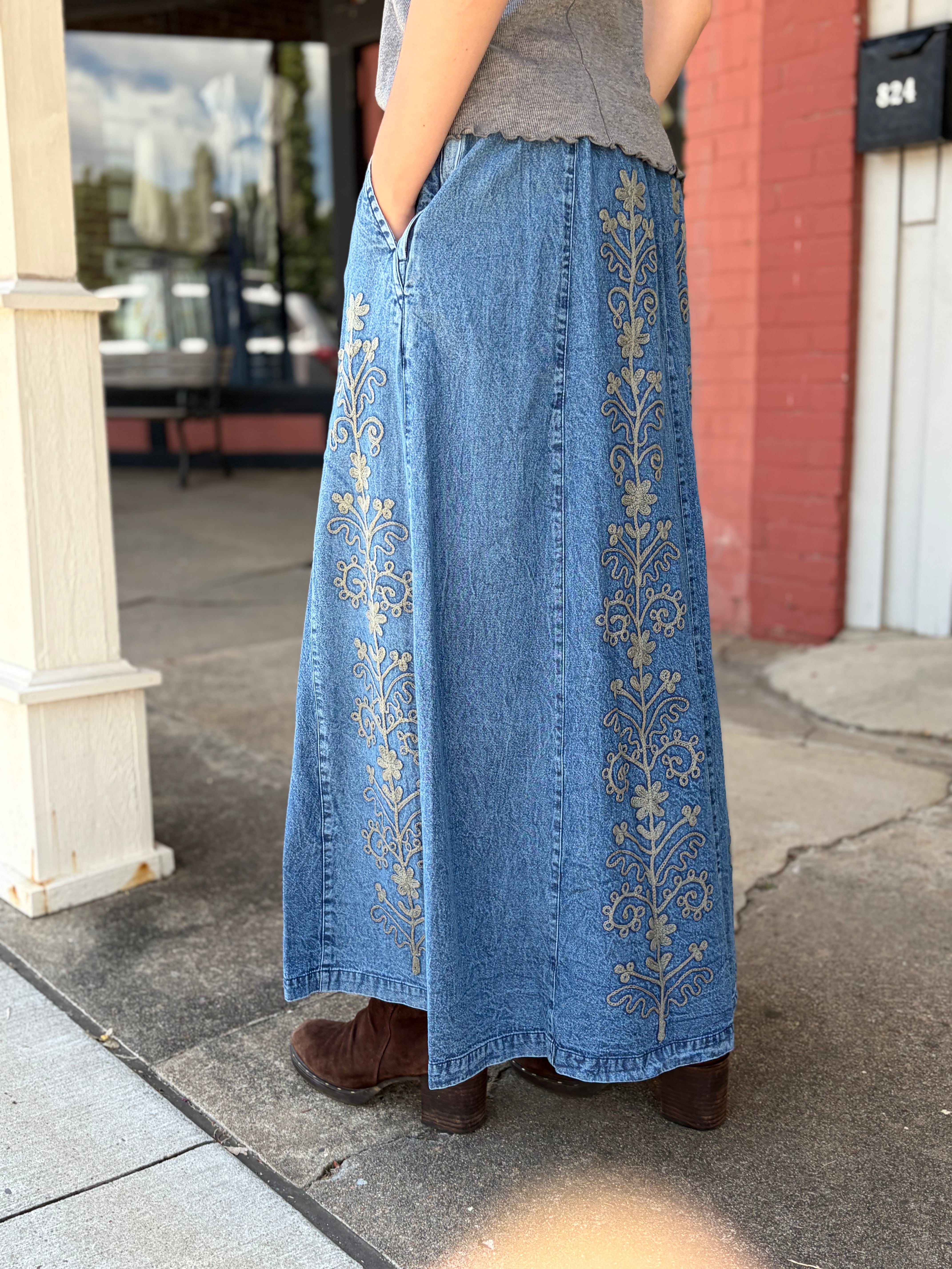 Outdoor side view, A-line flare + side pocket detail